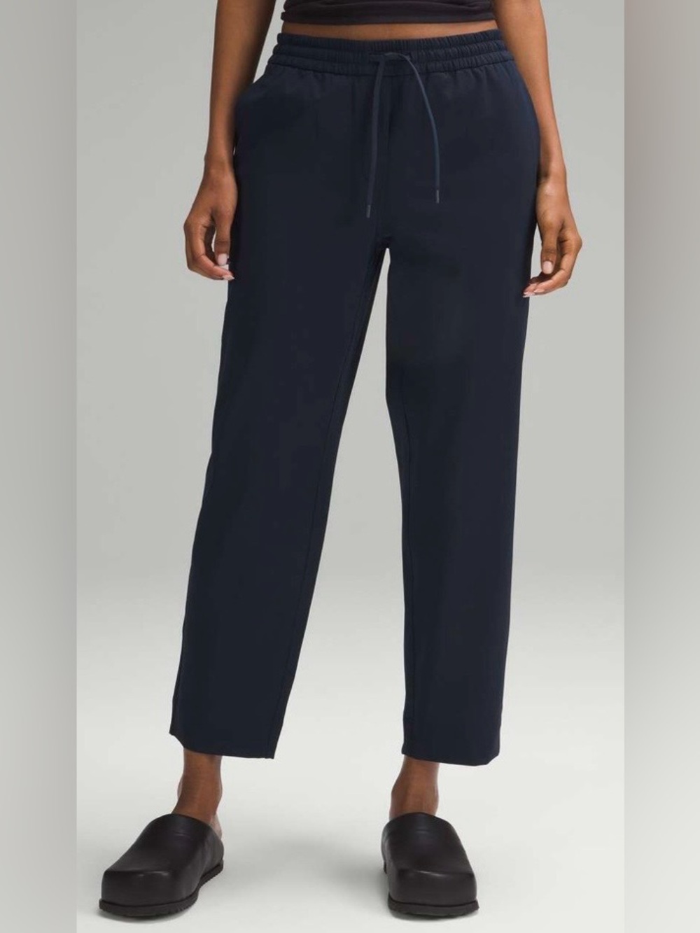Lululemon NWT Tapered Leg Mid Rise Pants 7/8 length Luxtreme Navy Blue Size M